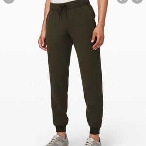 Lululemon On the Fly Joggers 28” Woven
